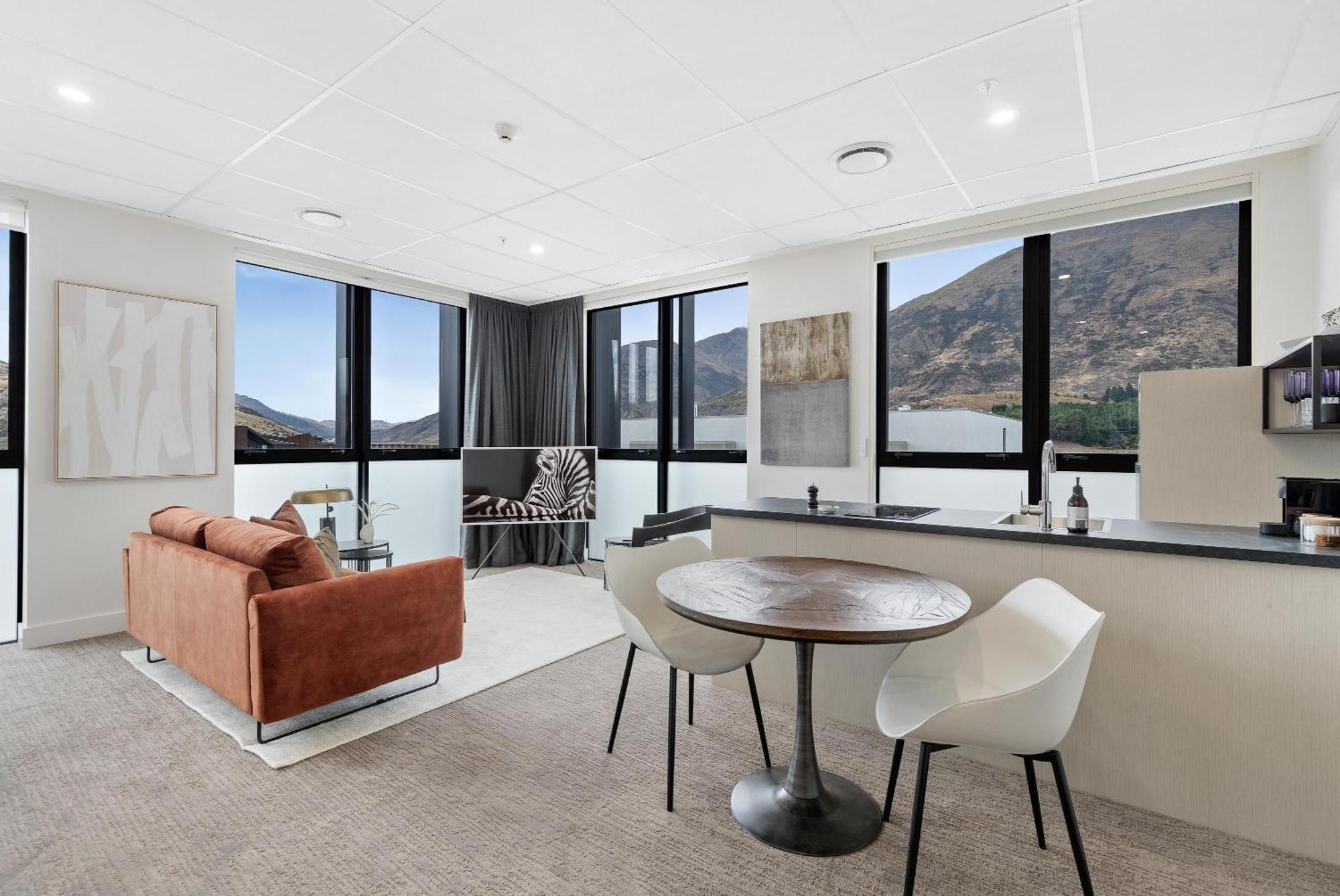 12Th Avenue Suites Квинстаун Экстерьер фото