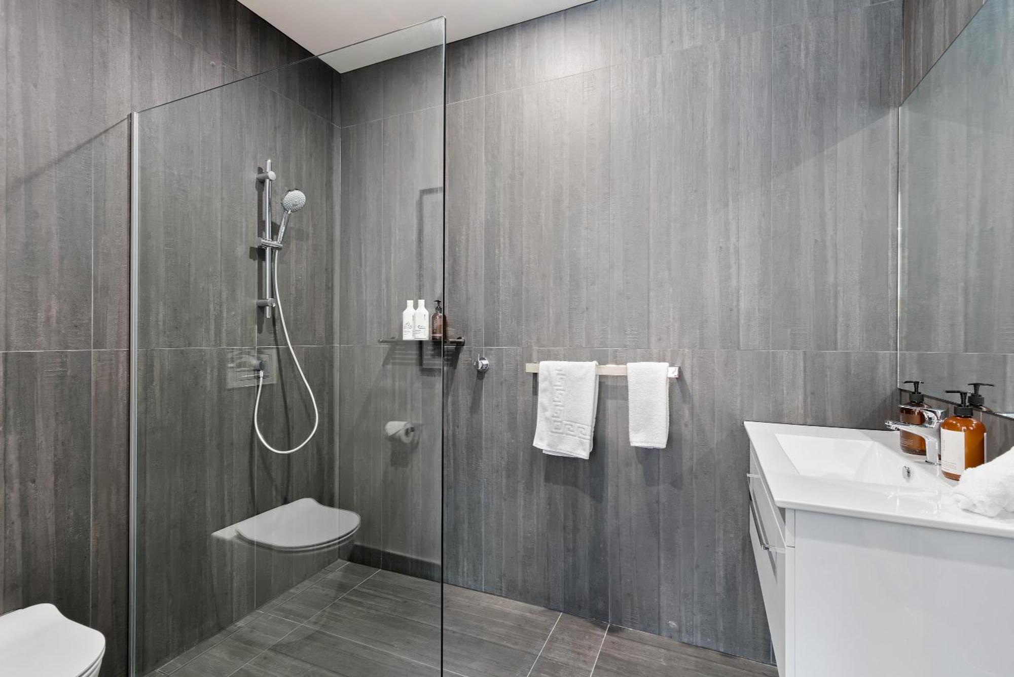 12Th Avenue Suites Квинстаун Экстерьер фото