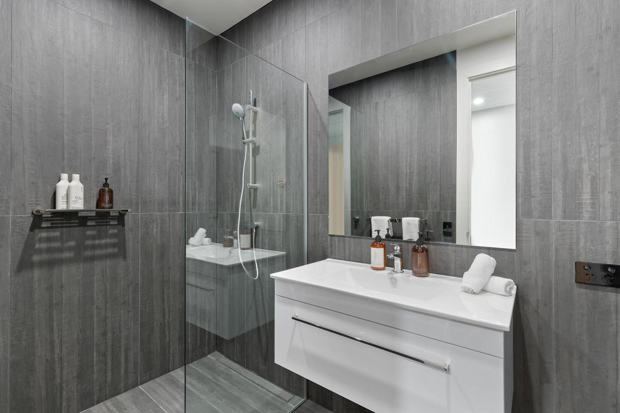 12Th Avenue Suites Квинстаун Экстерьер фото