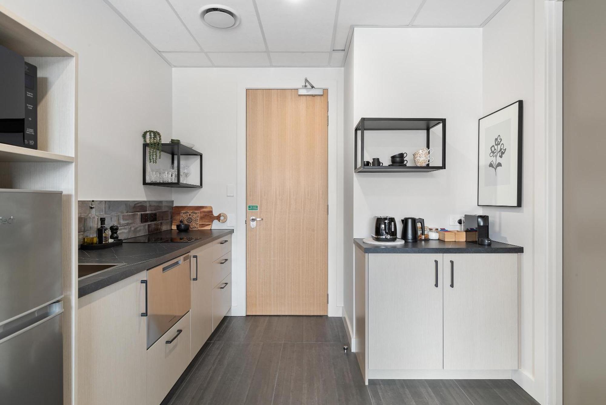 12Th Avenue Suites Квинстаун Экстерьер фото